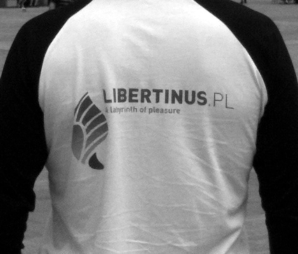 podkoszulek z logo Libertinus
